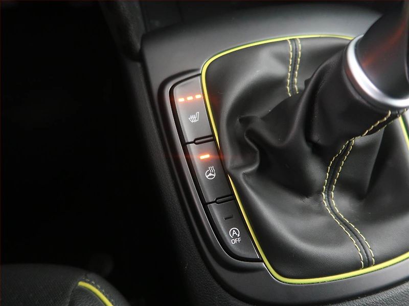 Hyundai Kona (2017) 1.0 T-GDI, Kůže, Tempomat - fotka 15 z 22