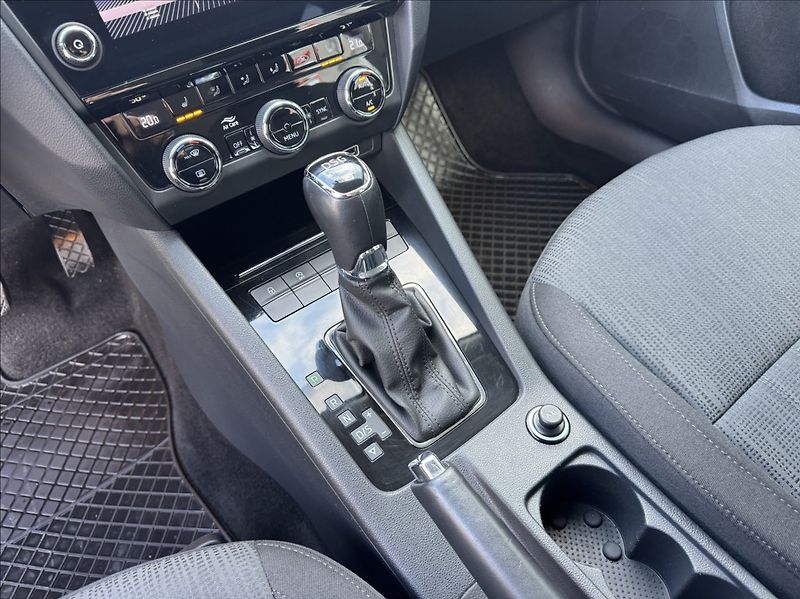 Škoda Octavia 1,5 TSI STYLE DPH 1maj původČR - fotka 35 z 50