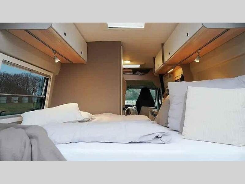 Kompaktní campervan LMC Innovan Pure 600 nabízí prostor pro tříčlennou rodinu.