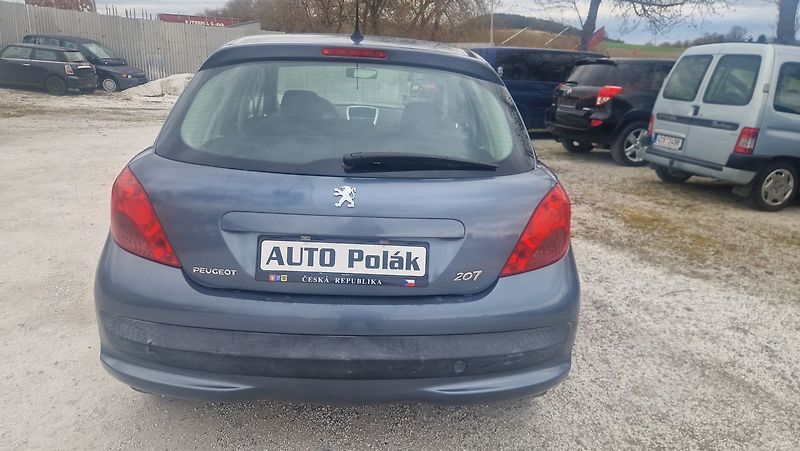 Peugeot 207 1,4 16V - fotka 6 z 10