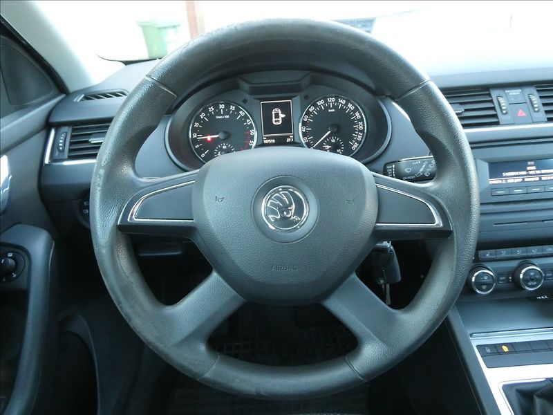 Škoda Octavia 1,6 TDi 77kW 4x4 serviska - fotka 30 z 45