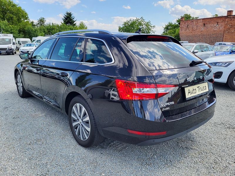Škoda Superb III FL combi 1.5 TSI DSG STYLE - fotka 3 z 46