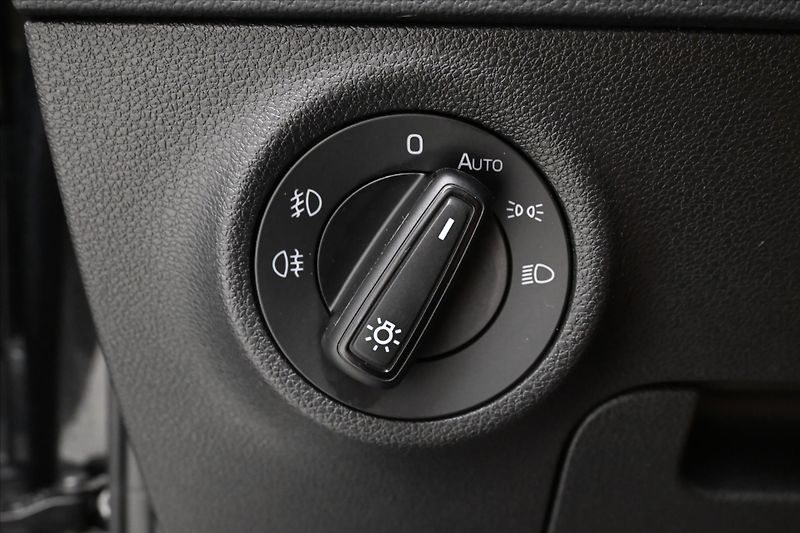 Škoda Karoq 2,0 TDI 85kW DSG Business Záru - fotka 26 z 31