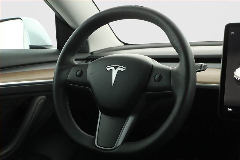 Tesla Model 3 (2023) Standard Range 60kWh, SoH 97% - fotka 18 z 21
