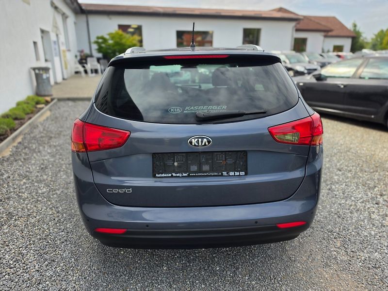 Kia Ceed (2015) 1.4 i TOP STAV - fotka 4 z 23