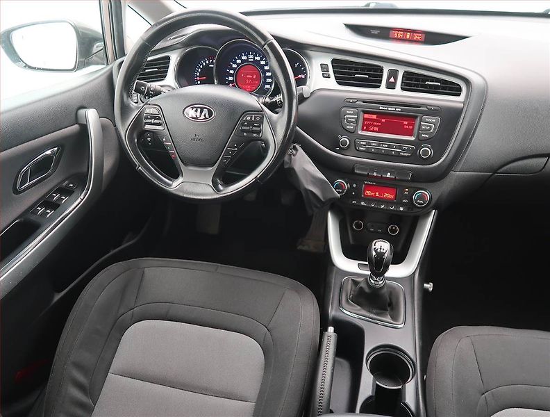 Kia Ceed (2012) 1.6 GDI, Serv.kniha, Tempomat - fotka 7 z 13