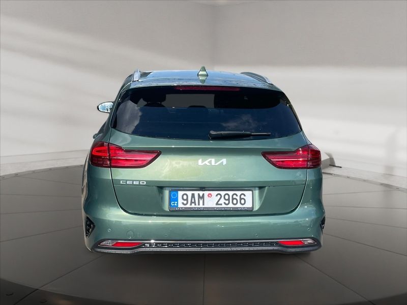 Kia Ceed 1,5 T-GDI 118 Top AT - fotka 5 z 11