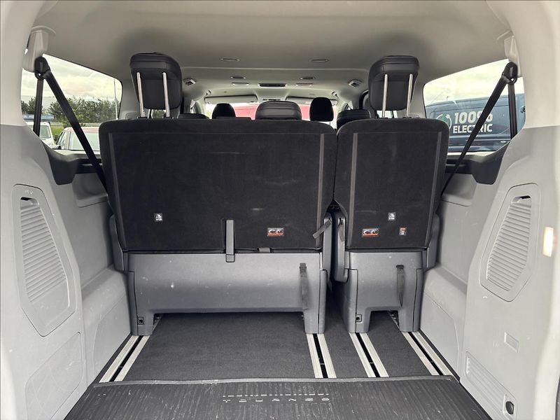 Ford Tourneo Custom 2,0 EcoBlue 125kW L2 Titanium - fotka 11 z 47