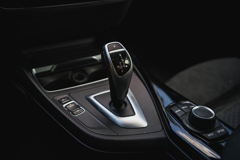 BMW Řada 2 (2019) M240i xDrive - fotka 29 z 36