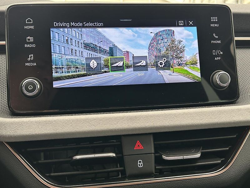 Škoda Scala 1.0 TSI Top selection - fotka 12 z 28