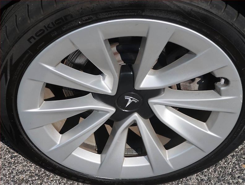 Tesla Model 3 (2022) Long Range 4WD 79kWh, SoH 89% - fotka 13 z 15