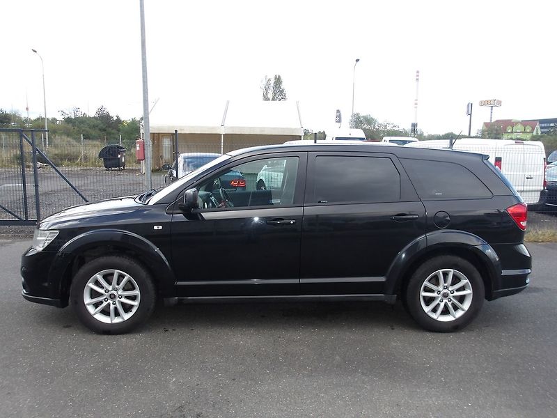 Fiat Freemont 2,4i LPG+BENZIN ! AUT ! 7 MÍST - fotka 3 z 33
