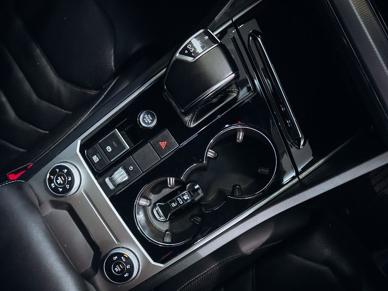 Volkswagen Touareg 3.0TDI V6 R-line 210 kW - fotka 19 z 31
