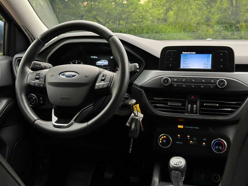 Ford Focus 1.0EB 1.MAJ. ČR DPH SERVISKA - fotka 12 z 21