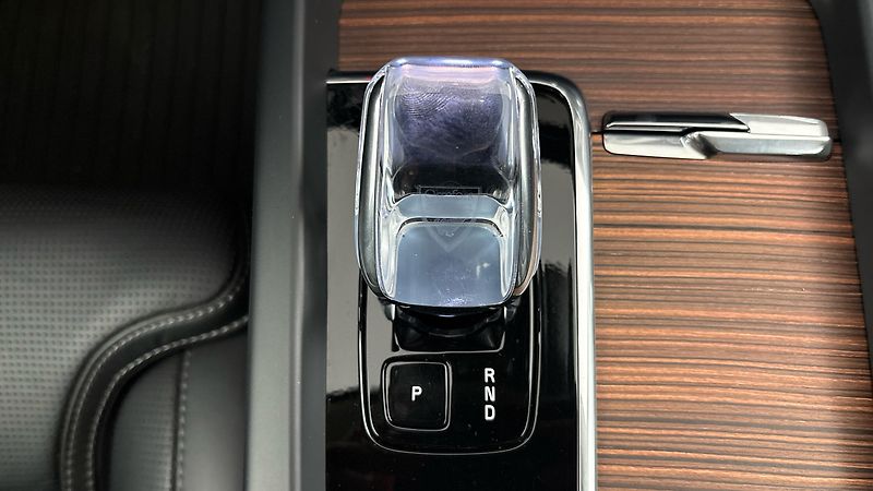 Volvo XC60 2.0 B4 AUT AWD Plus Dark - fotka 28 z 32