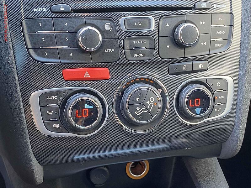 Citroën C4 (2011) 1.6VTi, 1.maj,ČR, Bixen, navi - fotka 15 z 20