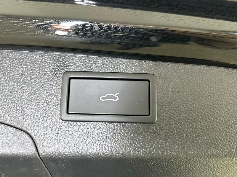 Volkswagen Passat R-Line People DSG - fotka 31 z 31