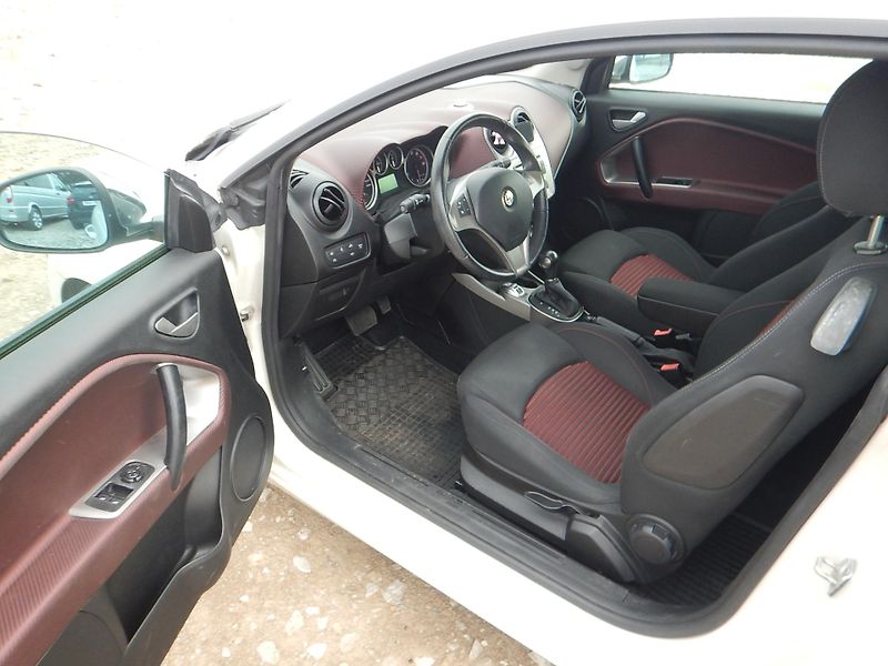 Alfa Romeo MiTo 1.4 T 135, AUTOMAT, KLIMA - fotka 9 z 26