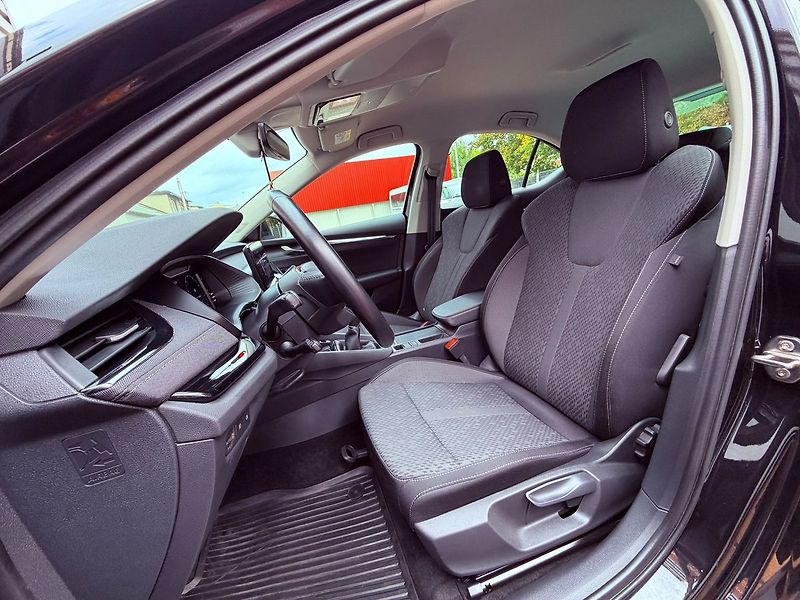 Škoda Octavia 2.0 TDi Style, ČR, 1.Maj, Serv - fotka 16 z 36