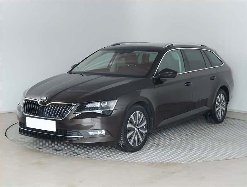 Škoda Superb (2018) Style 1.6 TDI, Navi, Bi-Xenony - fotka 2 z 19