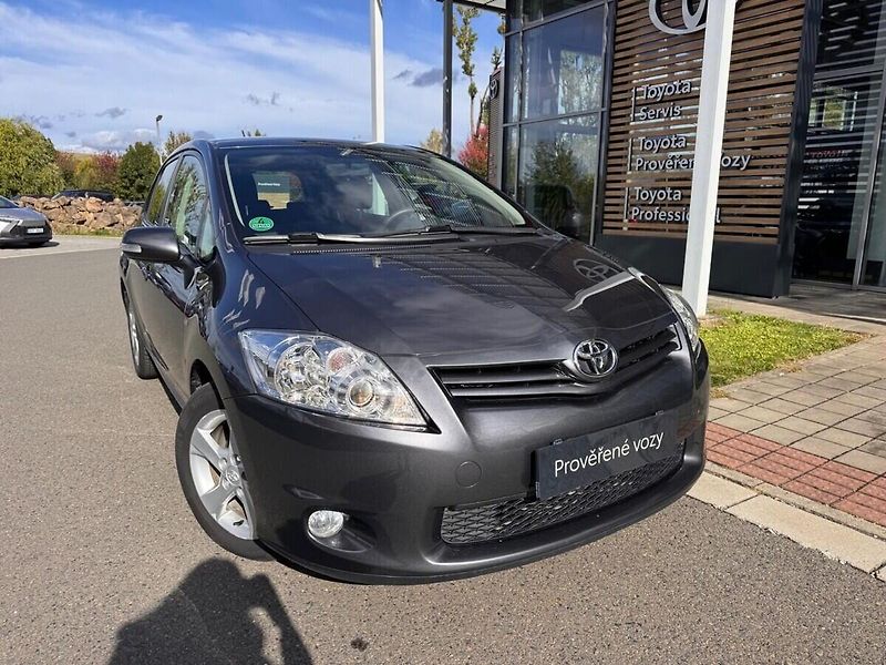 Toyota Auris 1.6 - fotka 1 z 13