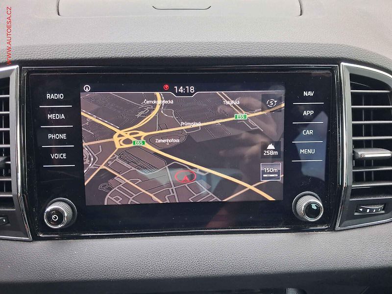 Škoda Karoq (2018) 1.6 TDi, Style, DSG, TZ, navi - fotka 16 z 18