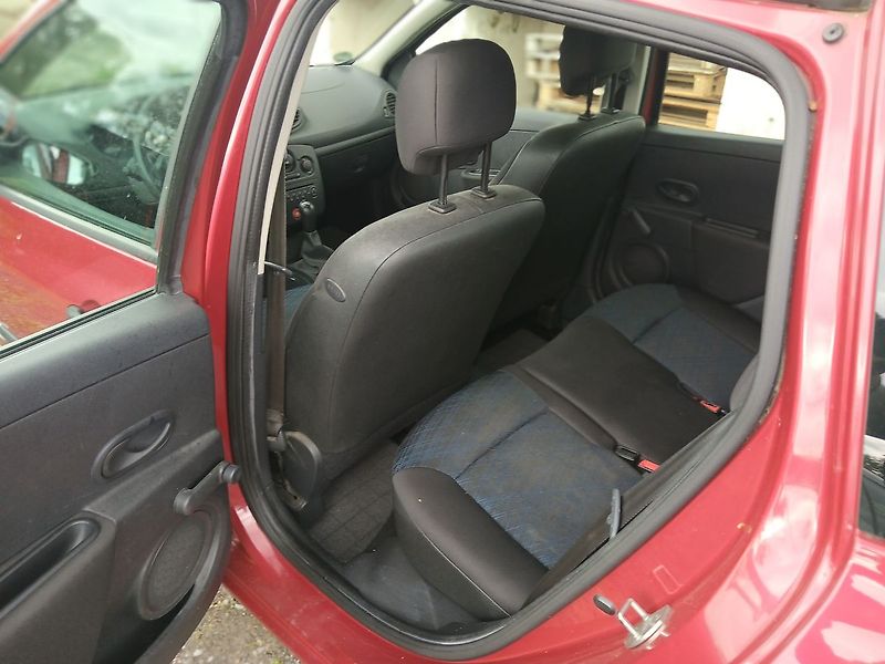 Renault Clio 1.2 i Grandtour Authentique - fotka 14 z 23