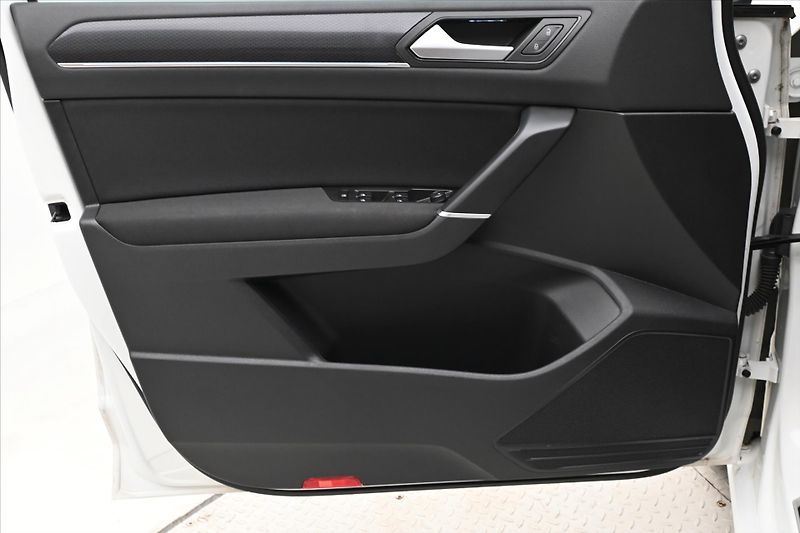 Volkswagen Touran 2,0 TDI 110kWTAŽNÉ LED Záruka - fotka 24 z 31