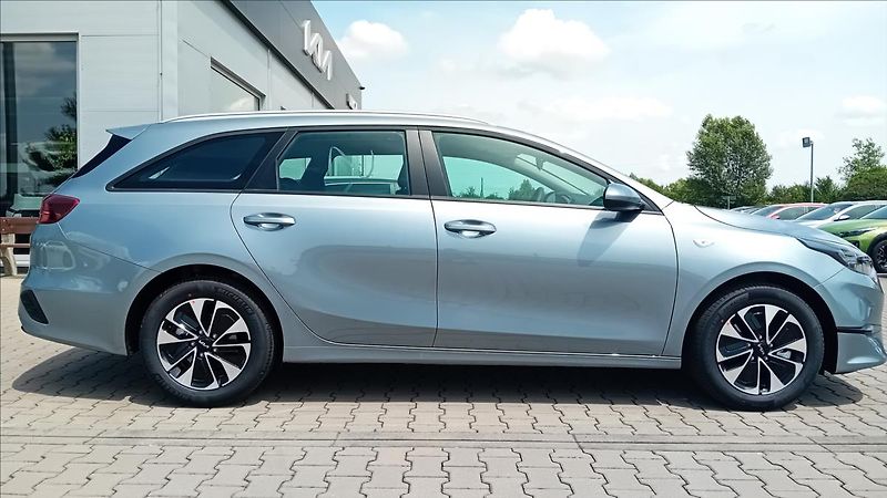 Kia Ceed 1,5 SW T-GDi 7DCT SPIN - fotka 4 z 13