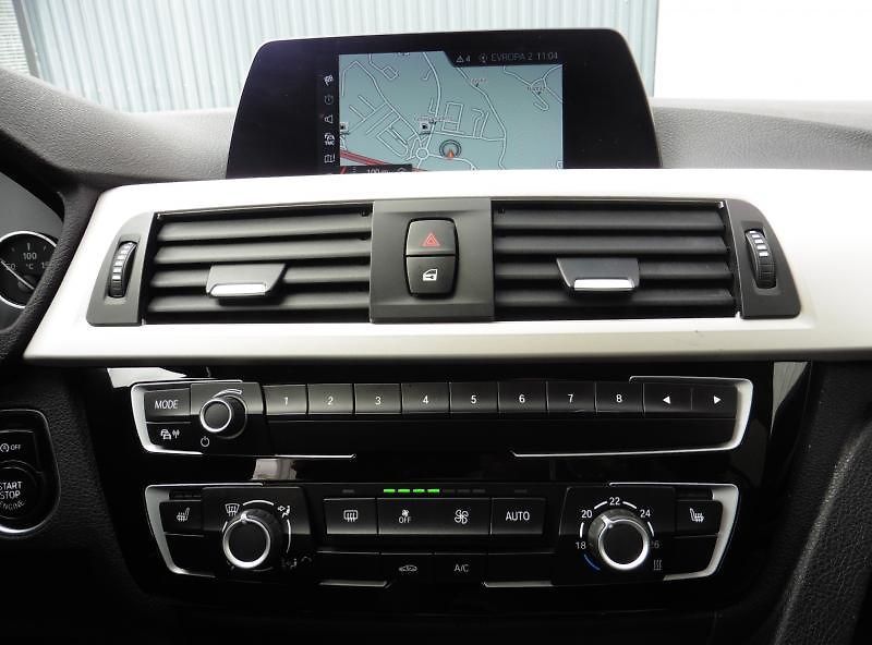 BMW Řada 3 320d xDrive Advantage Touring - fotka 11 z 18