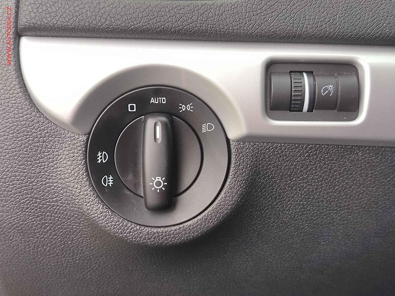 Škoda Yeti (2012) 1.2 TSi, Family, xenon - fotka 15 z 18