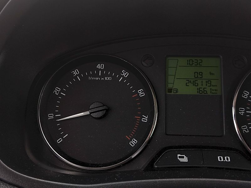 Škoda Fabia (2011) combi Ambiente 1,2 Tsi 63 Kw - fotka 8 z 27