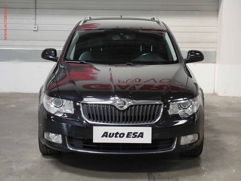 Škoda Superb (2011) 2.0 TDi, 1.maj, DSG, navi - fotka 2 z 23