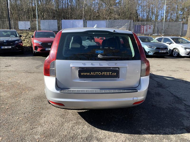 Volvo V50 2,0 D - fotka 7 z 17