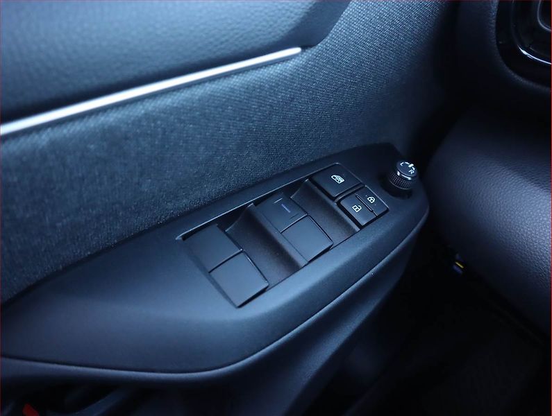 Toyota Yaris (2022) 1.5 VVT-i Hybrid - fotka 17 z 20