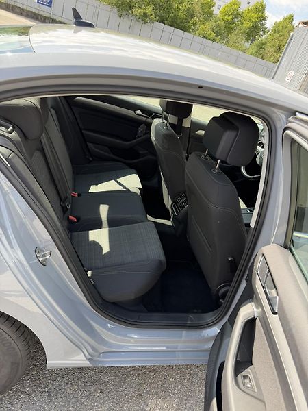 Volkswagen Passat (2022) 1.5 TSI, 110KW, DSG, ACC - fotka 8 z 17