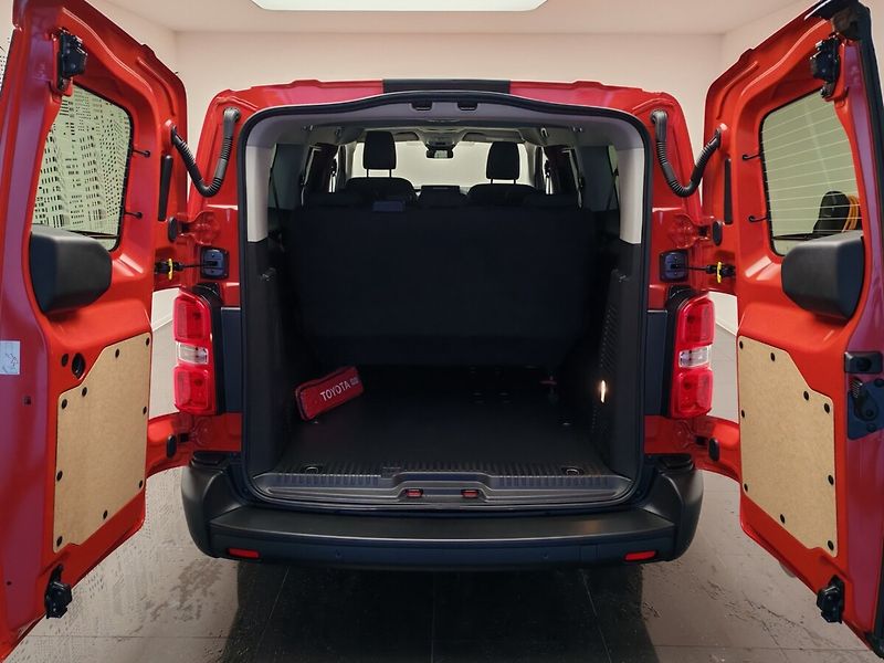 Toyota ProAce Verso 2,0D L2 6MT Combi 8S - fotka 6 z 22