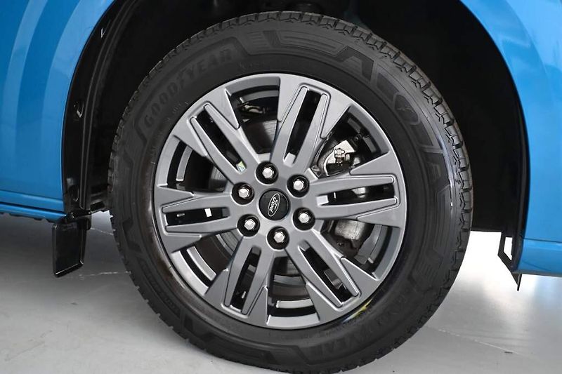 Ford Tourneo Custom (2025) 2.0 320 L1H1 8 Míst LED Kamera - fotka 37 z 38