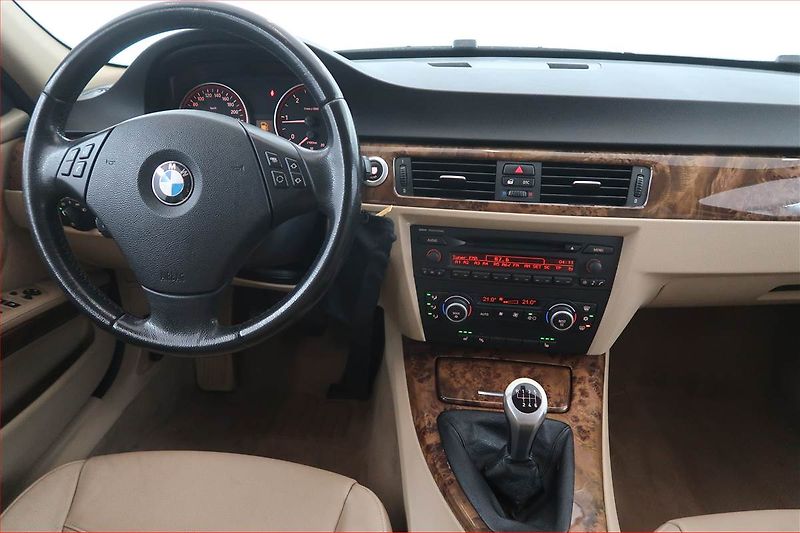 BMW Řada 3 (2007) 320 d, Tažné, v provozu - fotka 7 z 15