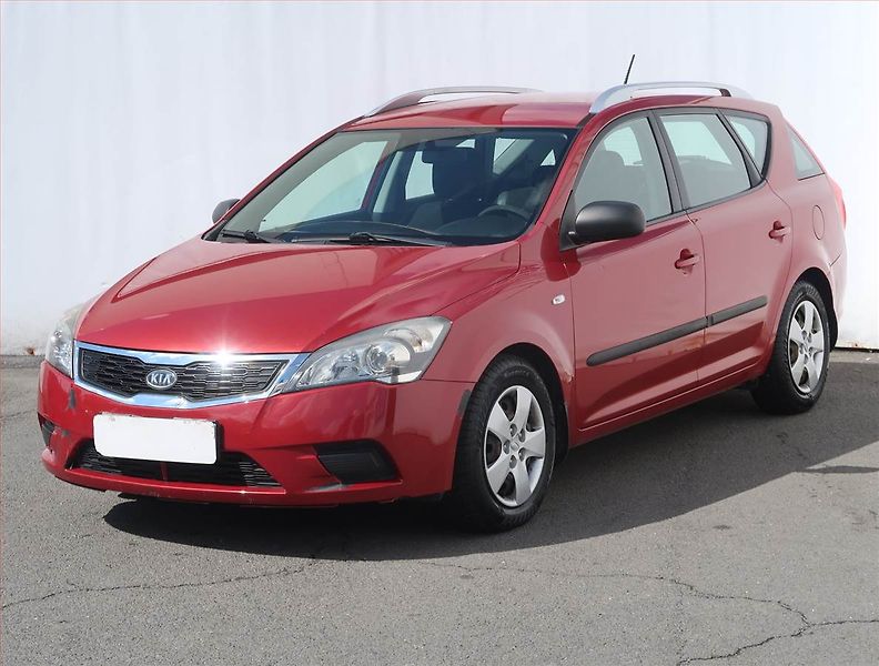 Kia Ceed (2010) 1.6 CVVT, Serv.kniha - fotka 2 z 16