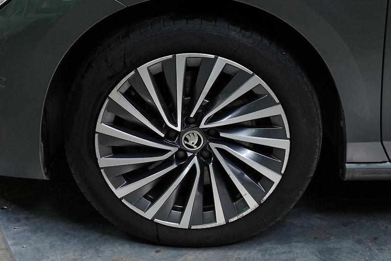 Škoda Superb - fotka 10 z 28