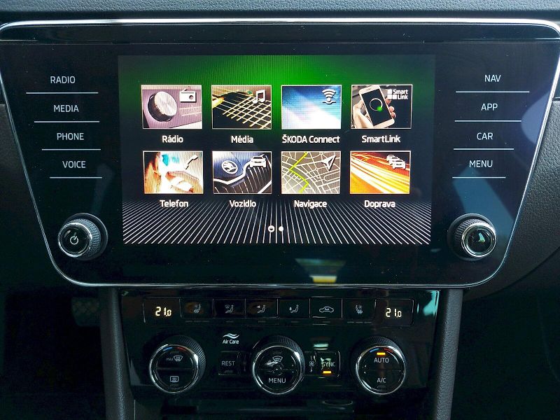 Škoda Superb (2019) Combi L&K DSG 4x4 2,0TDi 140kW - fotka 21 z 35
