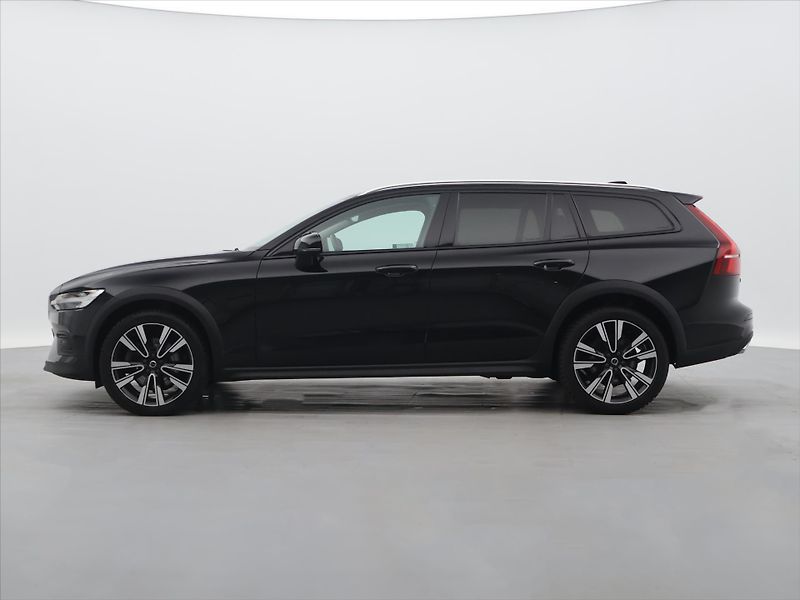 Volvo V60 2,0 B4 AWD Cross Country DPH - fotka 4 z 36