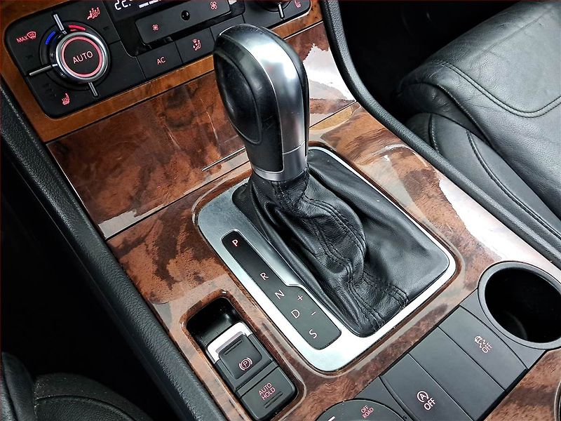 Volkswagen Touareg (2010) 3.0 TDI, 4X4, Automat, Kůže - fotka 13 z 25