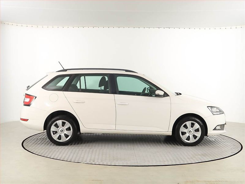 Škoda Fabia (2019) 1.0 TSI, Navi, Tempomat - fotka 6 z 16