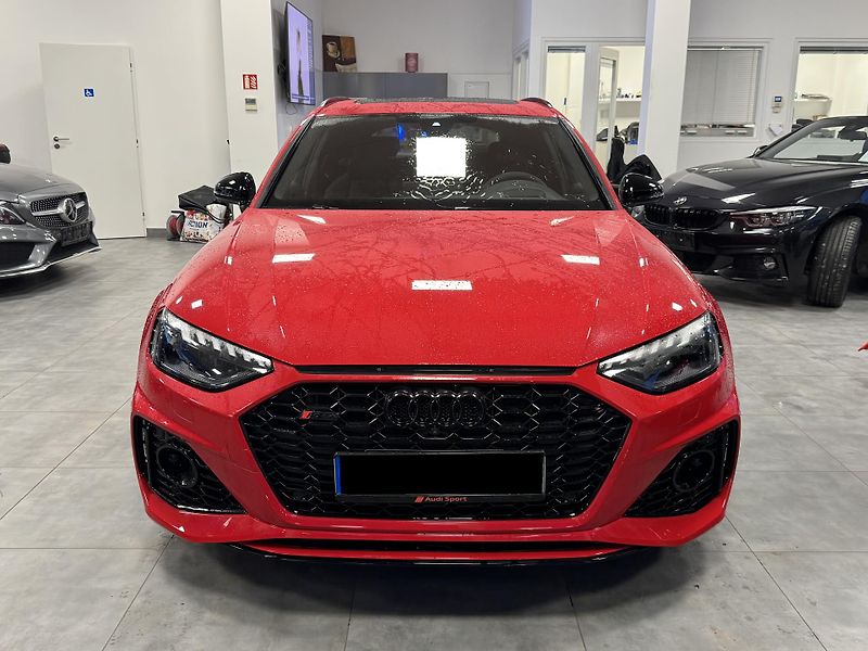 Audi RS 4 (2023) 2,9TFSi Avant quattro MATRIX - fotka 2 z 38