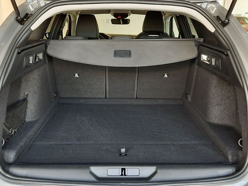 Peugeot 308 (2026) SW ALLURE 1.5 BHDi 130k EAT8 - fotka 10 z 17