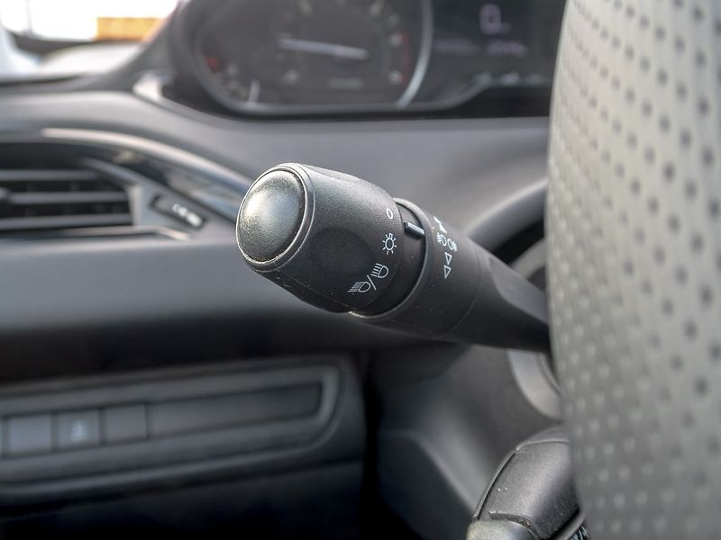 Peugeot 208 (2016) ČR 1.6HDI 55KW – PO SERVISU - fotka 10 z 38