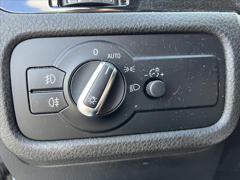 Volkswagen Touareg 3,0 TDi V6 180KW 4x4 TAŽNÉ - fotka 32 z 50