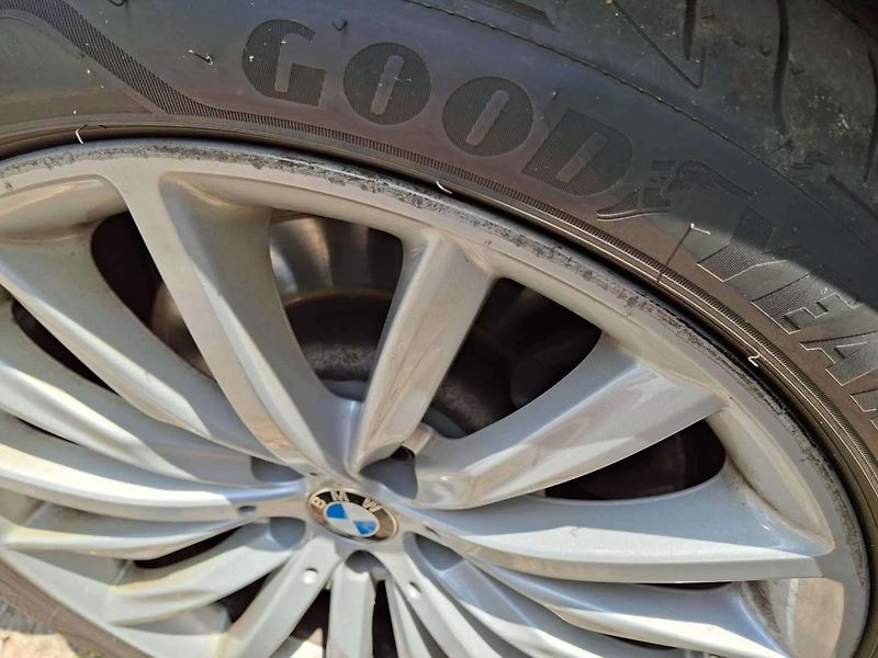 BMW Řada 5 530d xDrive AT Touring - fotka 53 z 71